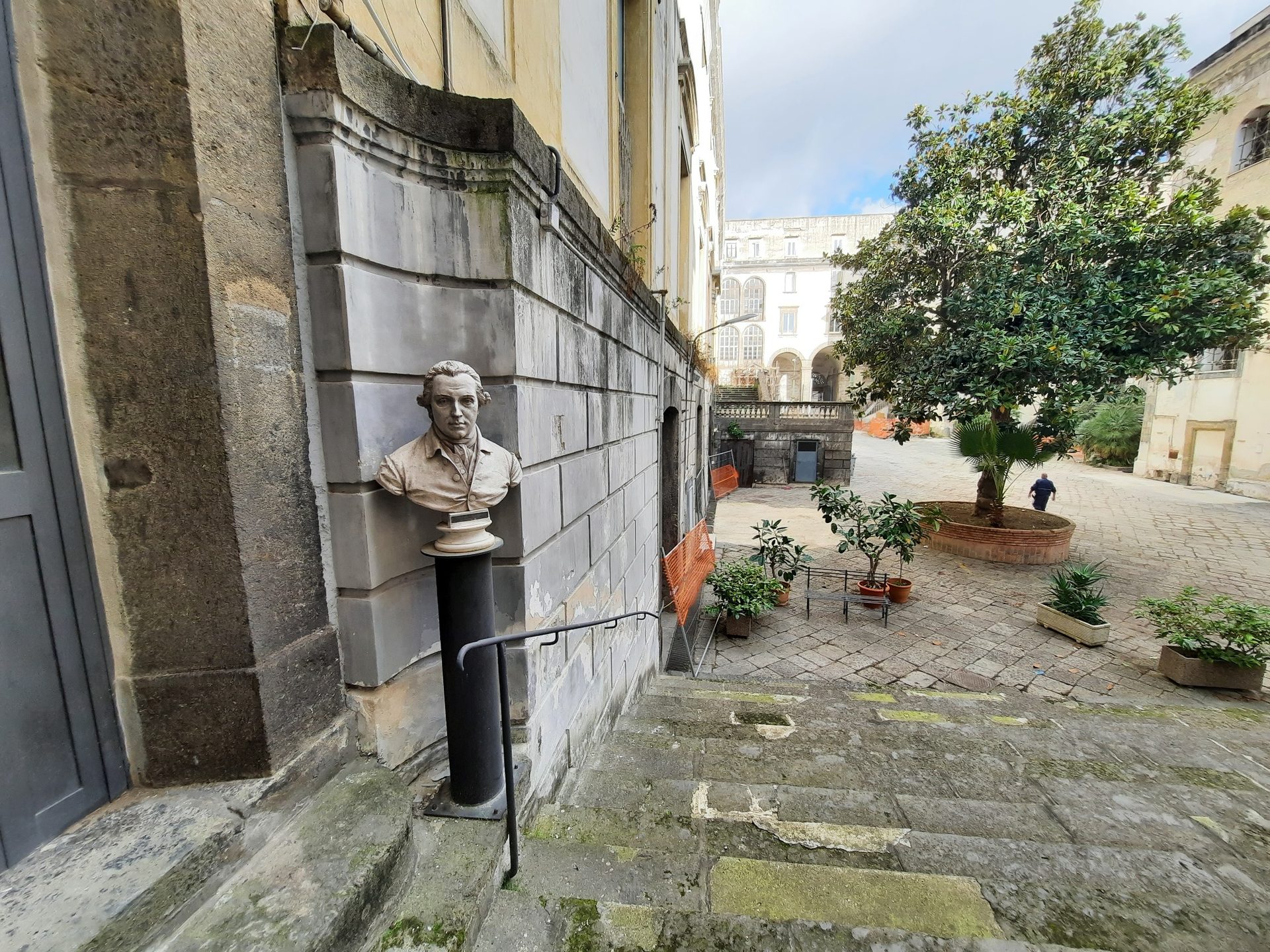 Domenico Cirillo's bust, Naples - 01.jpg